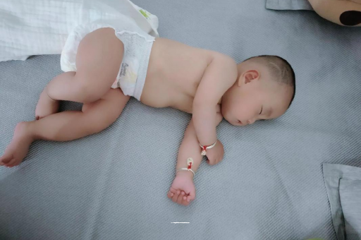 荆州宝宝口水多怎么回事